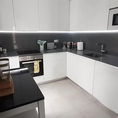 Teatinos Apartment *