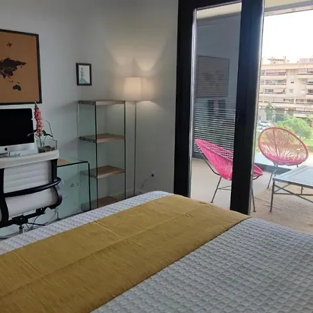 Teatinos Apartment *
